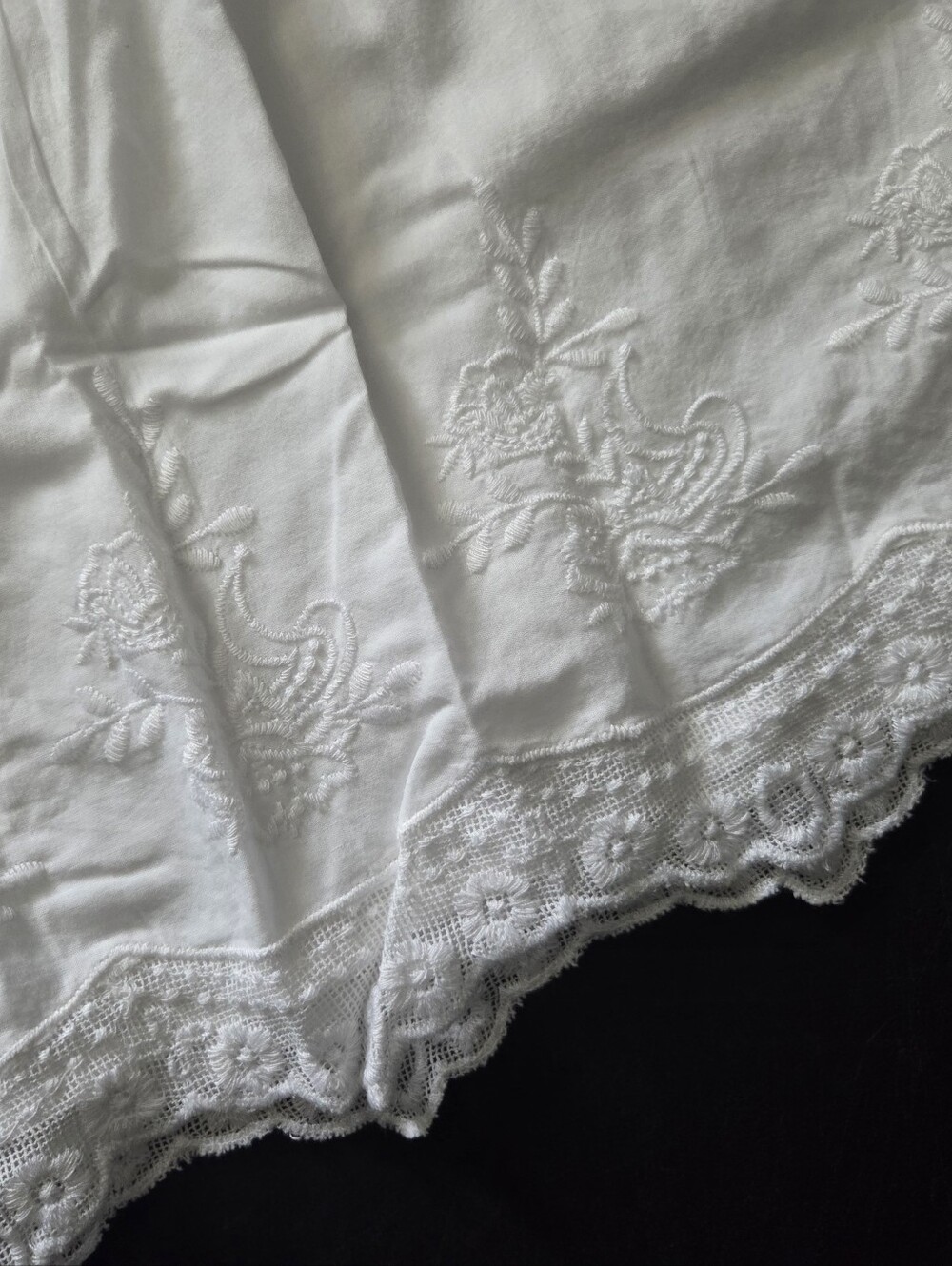 NWT - Old Navy Cotton High-Waisted Lace Trim "White Lillies" Shorts - Size M - Picture 3 of 10